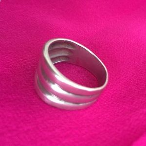 Vintage 925-stamped sterling silver ring